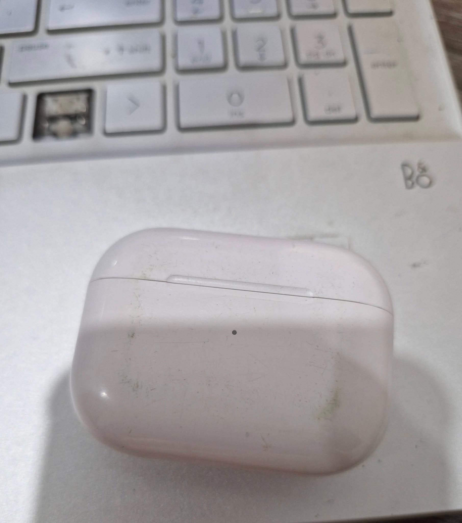 Nhặt được tai nghe airpod