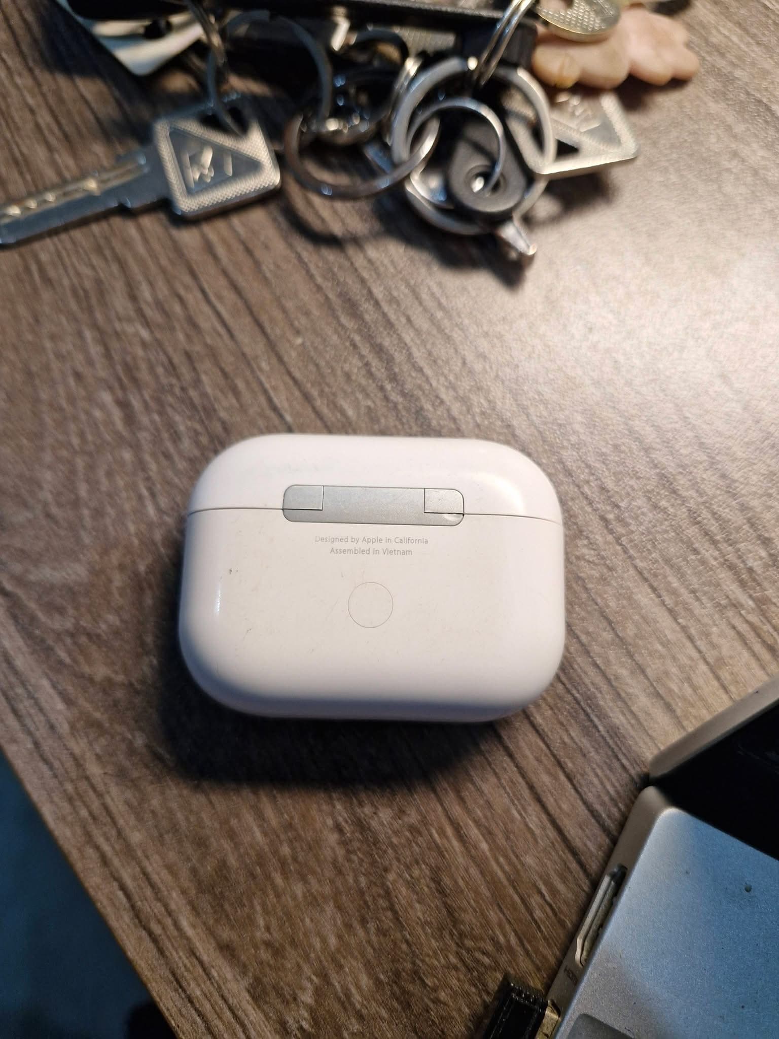Nhặt được tai nghe airpod - ảnh 2