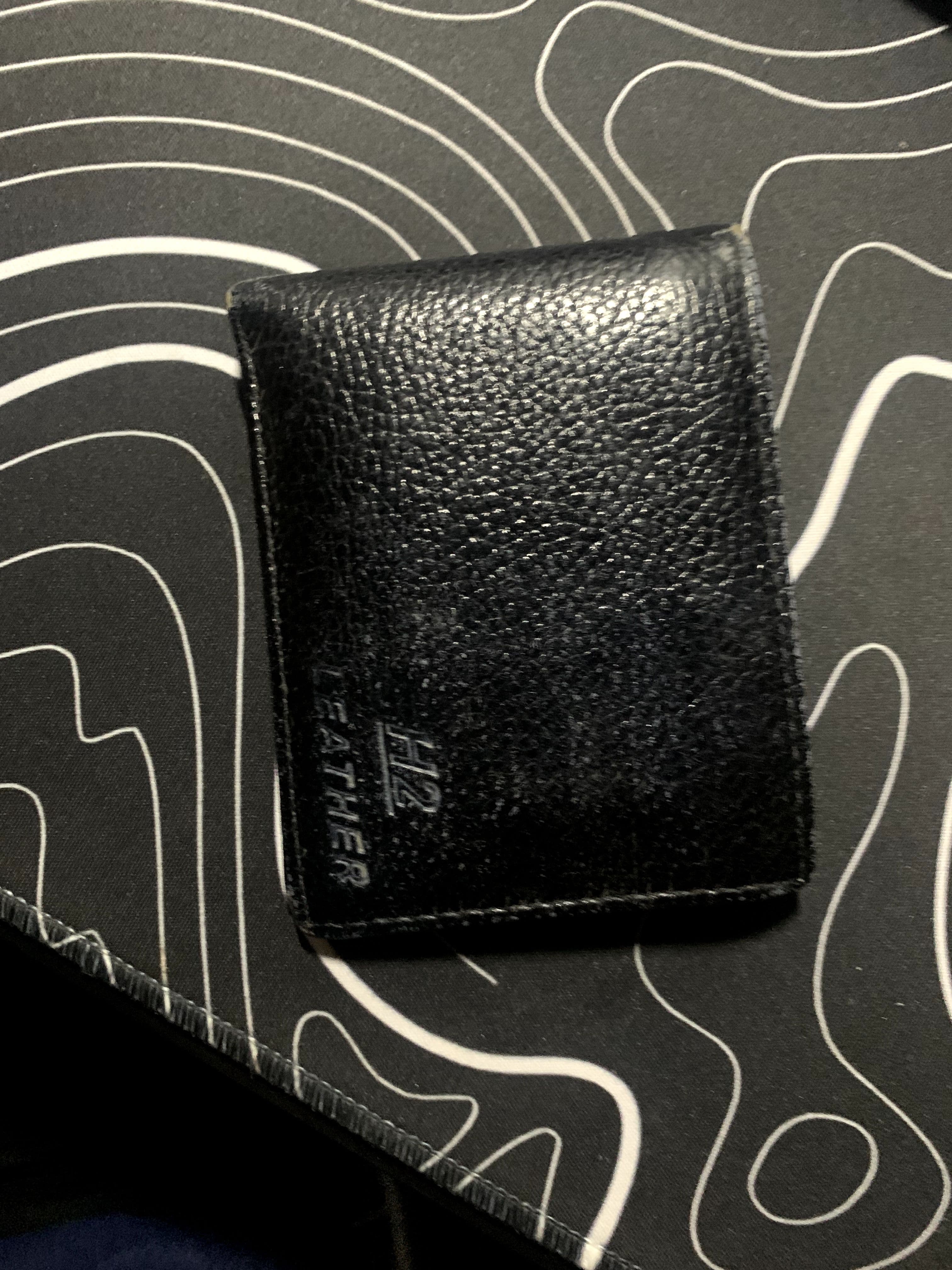 Cần tìm ví da màu đen  - ảnh 2