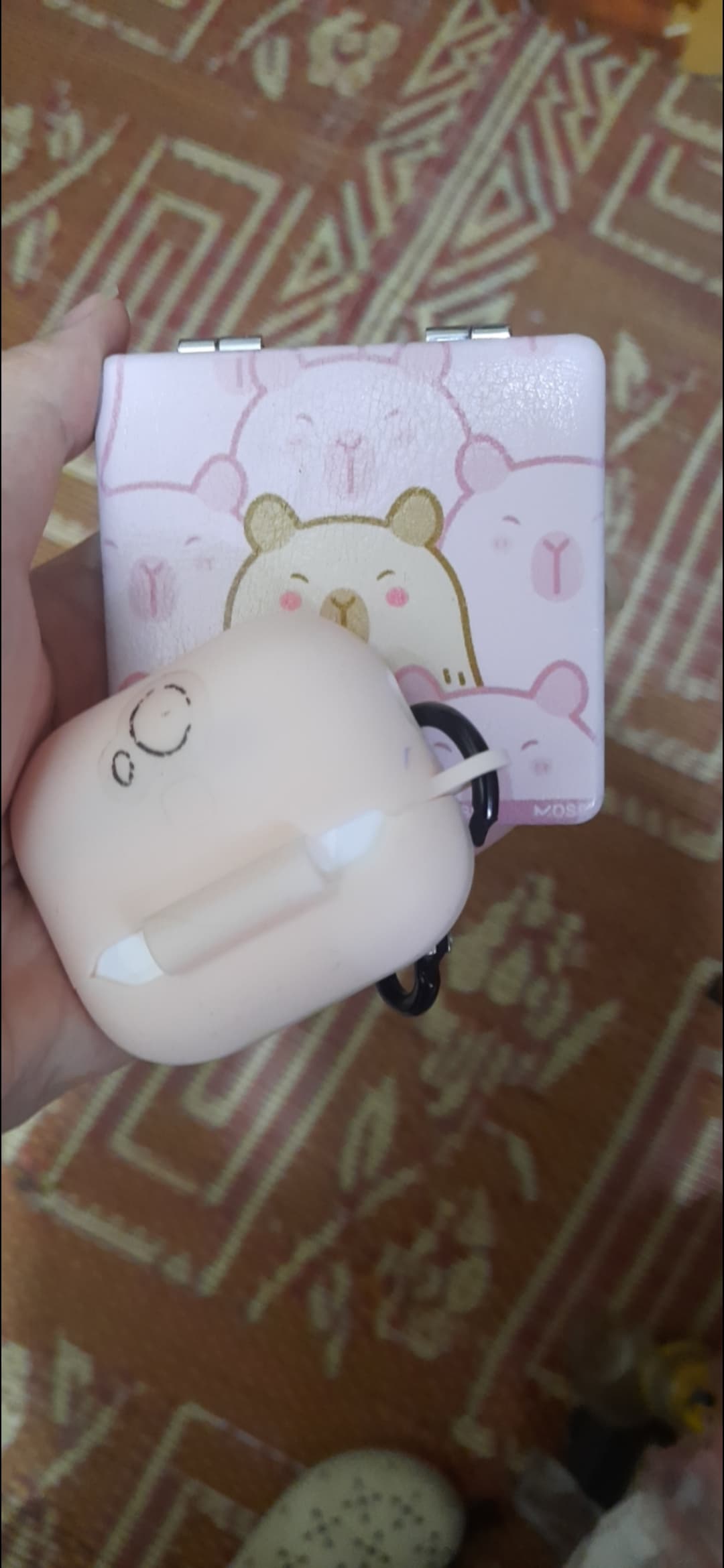 Tai nghe và gương 